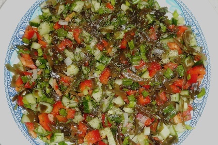Салат с овощами, тунцом и морской капустой: шаг 10