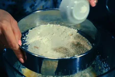 Сочники с творожной начинкой: шаг 4