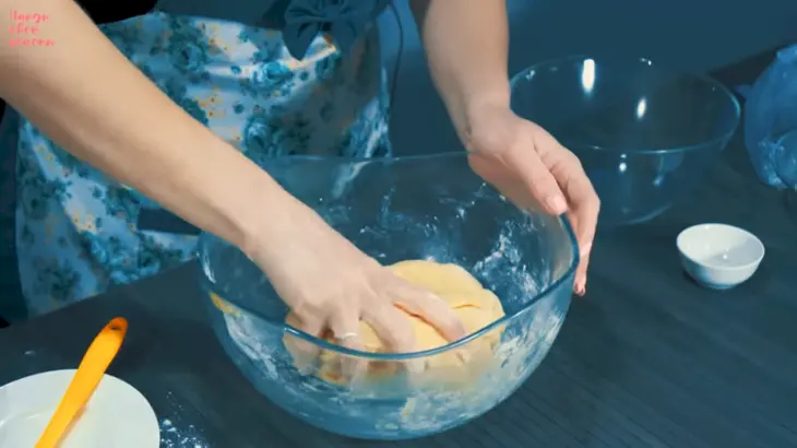 Сочники с творожной начинкой: шаг 5