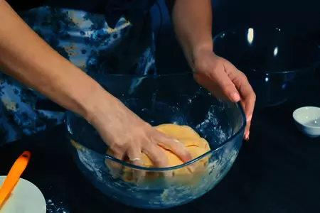 Сочники с творожной начинкой: шаг 5