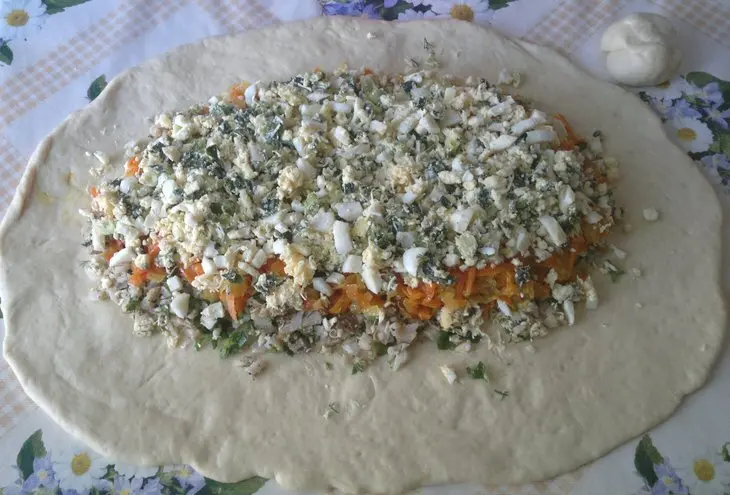 Кулебяка с рыбой, яйцами и овощами: шаг 18