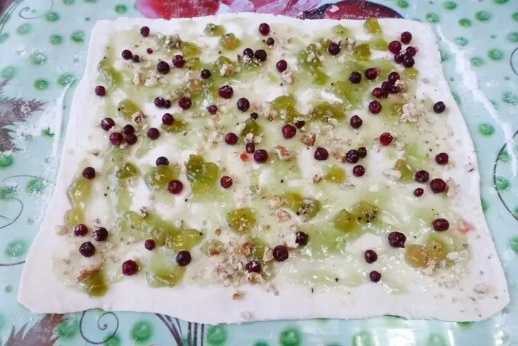Завитушки с джемом махеевъ, брусникой и орехами, 14 февраля: шаг 4