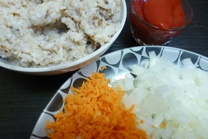 Закусочный торт из кабачковых блинчиков с грибной начинкой: шаг 5