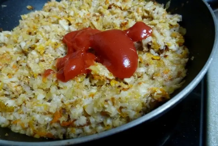 Закусочный торт из кабачковых блинчиков с грибной начинкой: шаг 7