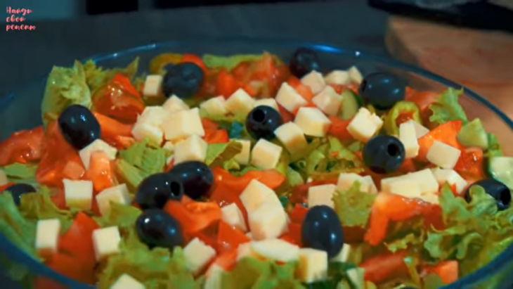 Классический греческий салат: шаг 6