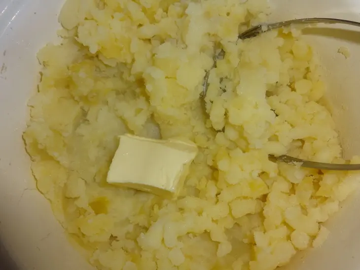 Пирог из картофельного теста с курицей и овощами: шаг 2