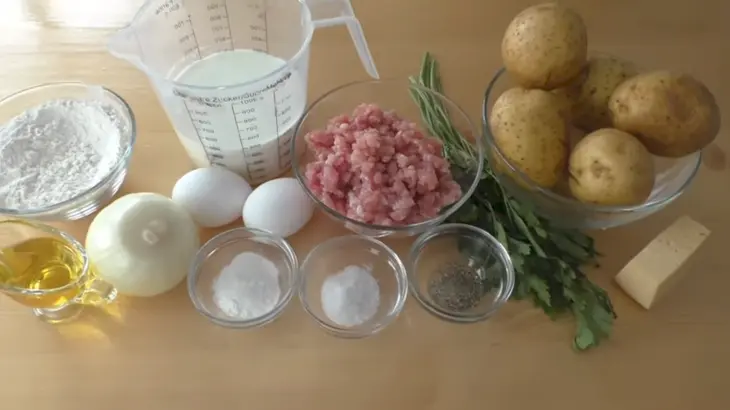 Запеканка с картофелем и фаршем: шаг 1