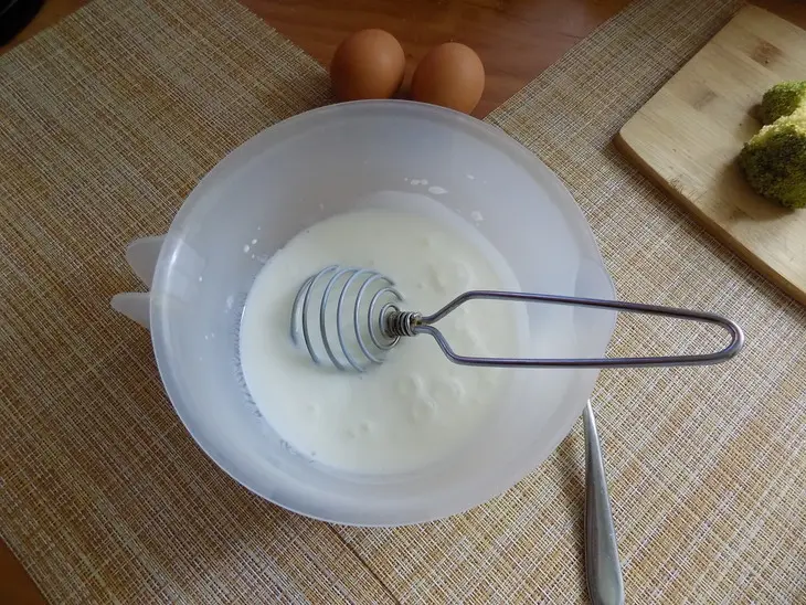 Блины из цельнозерновой муки с овсянкой и брокколи: шаг 1