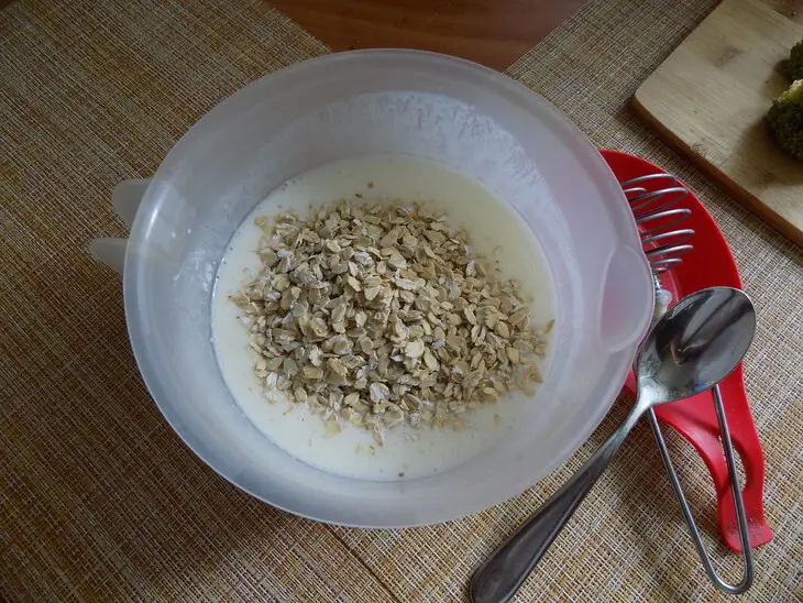 Блины из цельнозерновой муки с овсянкой и брокколи: шаг 2