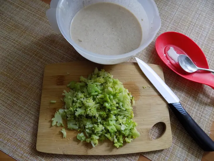 Блины из цельнозерновой муки с овсянкой и брокколи: шаг 6
