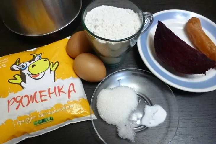 Разноцветные заварные блинчики на ряженке: шаг 1