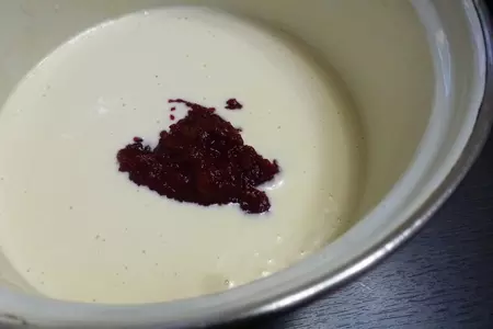 Разноцветные заварные блинчики на ряженке: шаг 3