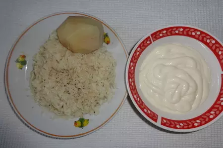 Блинный торт с селёдкой и овощами: шаг 3