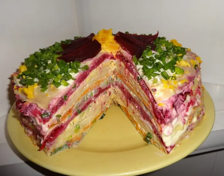 Блинный торт с селёдкой и овощами: шаг 13