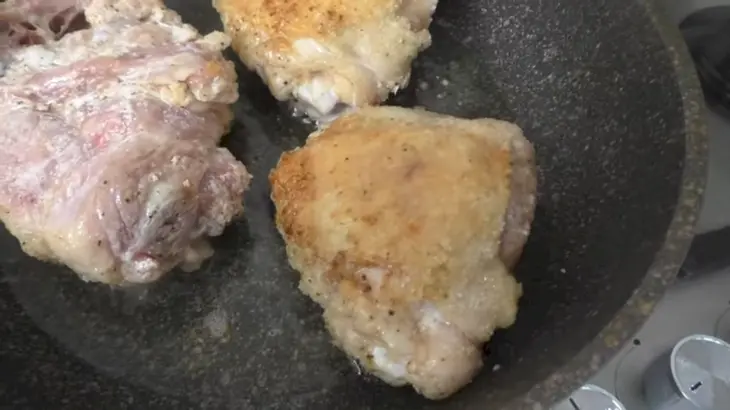 Жареная курица в грибном соусе: шаг 4