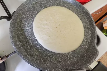 Толстые рисовые блины на кефире: шаг 2