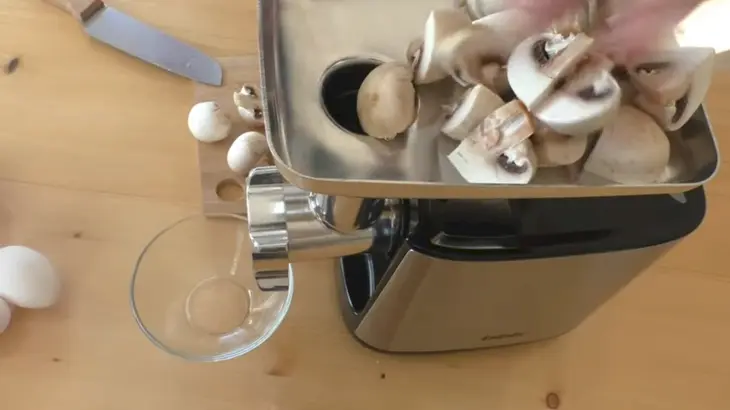 Рецепт сочных котлет: шаг 3