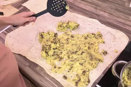Лаваш с картошкой и грибами, постный рецепт на каждый день: шаг 5