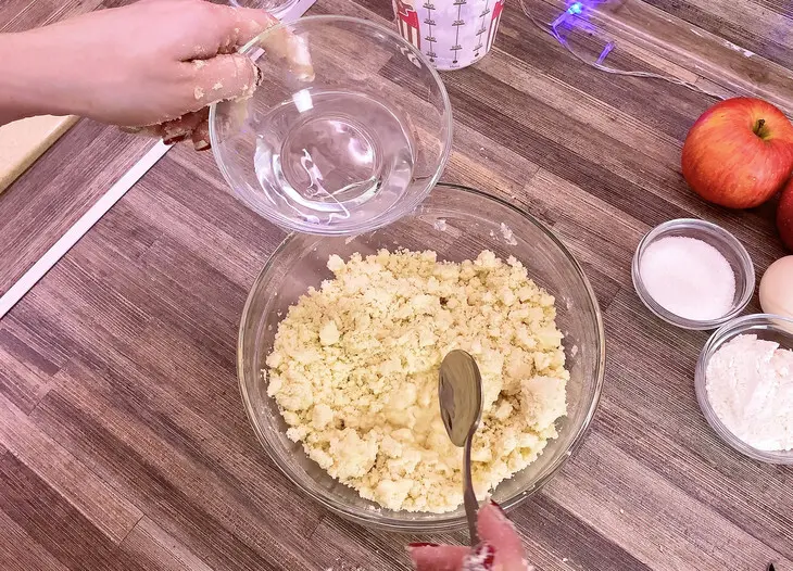 Галета с яблоками и творогом. открытый яблочный пирог: шаг 2