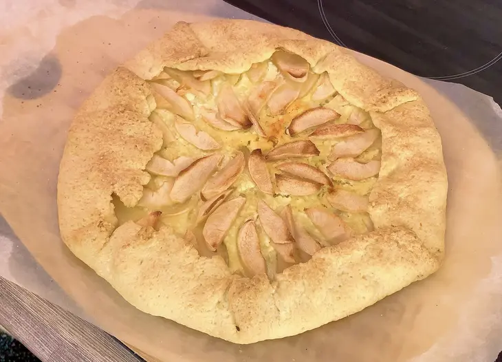 Галета с яблоками и творогом. открытый яблочный пирог: шаг 8