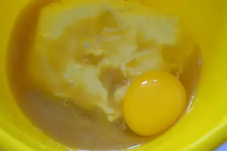 Кекс в кружке с джемом махеевъ, на 8 марта: шаг 1