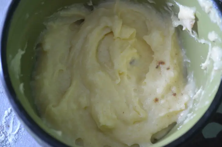 Кекс в кружке с джемом махеевъ, на 8 марта: шаг 4