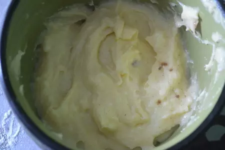 Кекс в кружке с джемом махеевъ, на 8 марта: шаг 4