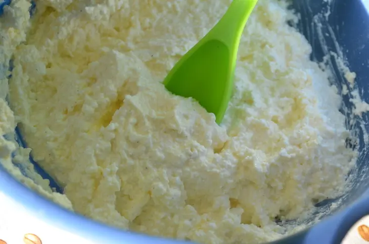 Сырники из рисовой муки  махеевъ, 8 марта: шаг 2