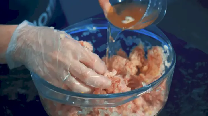 Мясные чебуреки на скорую руку: шаг 4