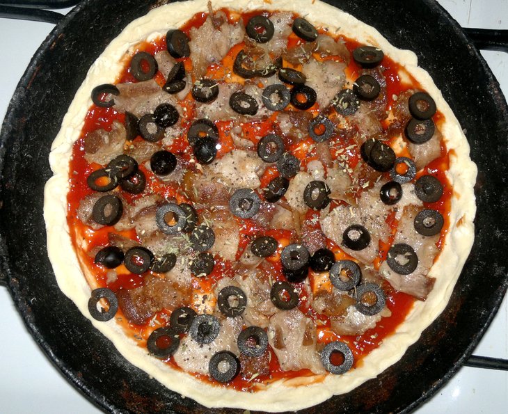 Пицца с оливками и беконом, "махеевъ", россия: шаг 8