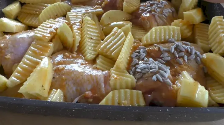 Курица с картошкой и семечками: шаг 5