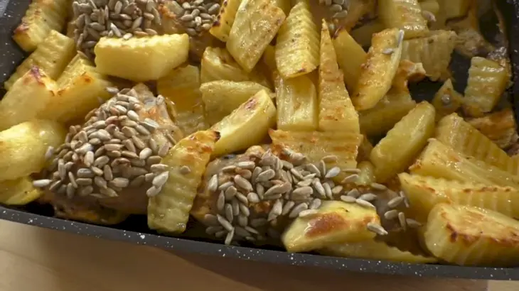 Курица с картошкой и семечками: шаг 6
