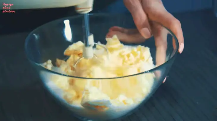 Домашние кексы с орехом и изюмом: шаг 1