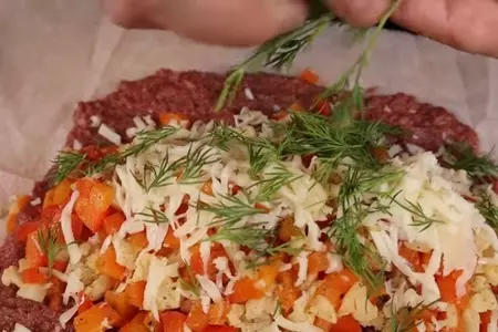 Мясной рулет с моцареллой: шаг 3