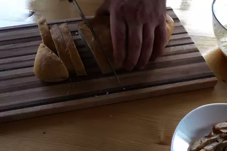 Батон и яйца: шаг 3