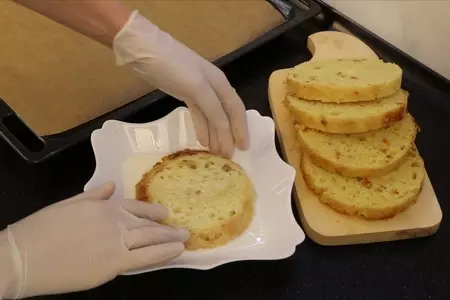 Французские тосты из черствой паски или кулича: шаг 3