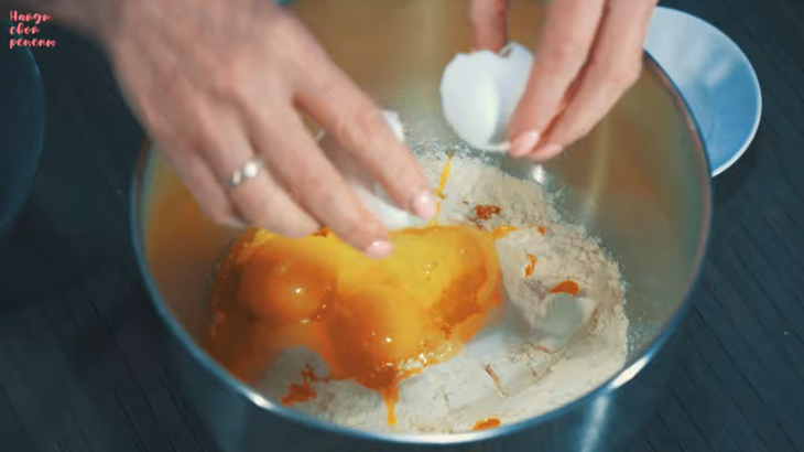 Домашняя лапша со шпинатом и куриным яйцом: шаг 1