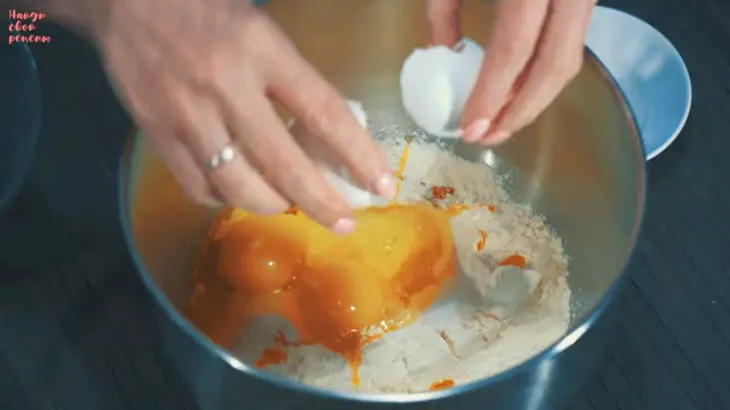 Домашняя лапша со шпинатом и куриным яйцом: шаг 1