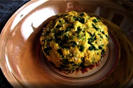 Яичные лепешки с зеленым луком на сковороде: шаг 3