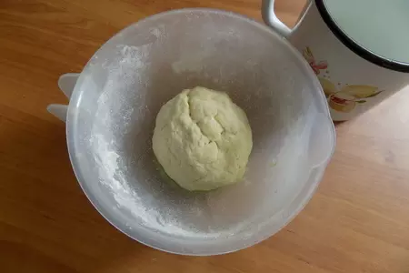 Пицца на дрожжевом тесте с двумя сырами #пасха: шаг 3