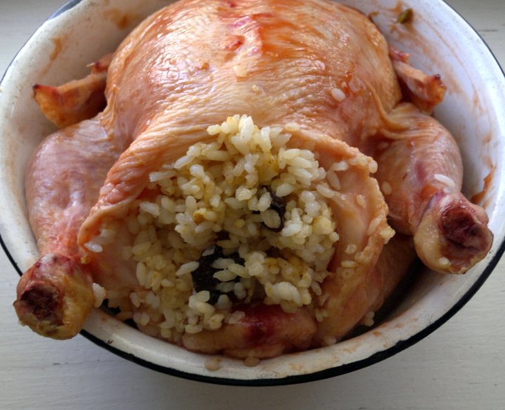 Курица, фаршированная рисом и черносливом, "махеевъ", россия: шаг 5