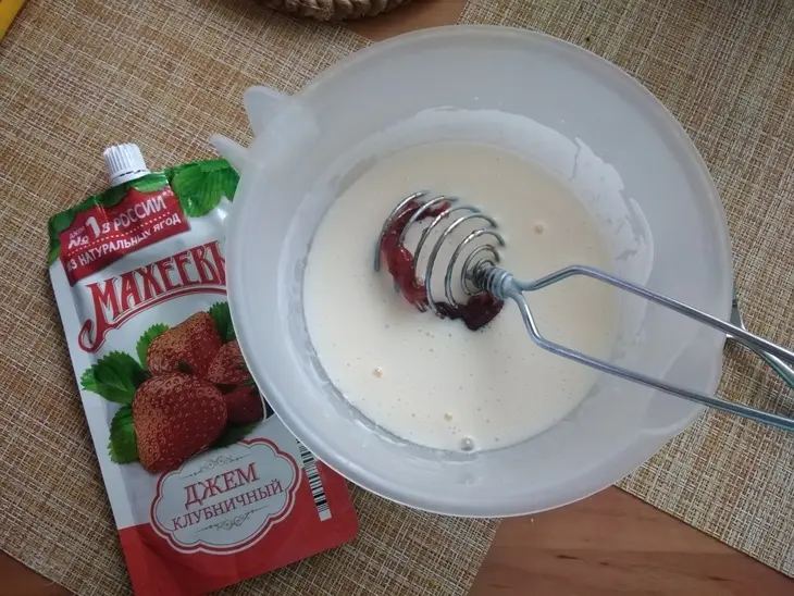 Клубничные толстые блины на кефире, "махеевъ", россия: шаг 3
