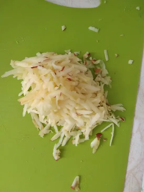 Слоеные пирожки с яблоками и яблочным джемом с корицей "махеев", россия: шаг 1