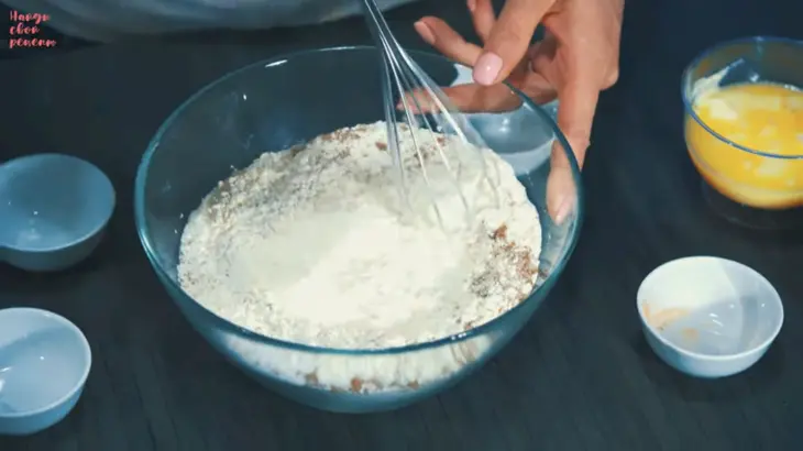 Оригинальный морковный торт с орехами и карамелью: шаг 1