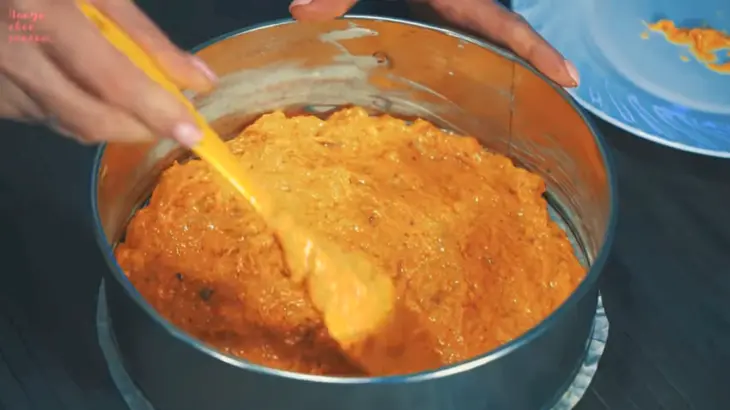 Оригинальный морковный торт с орехами и карамелью: шаг 5