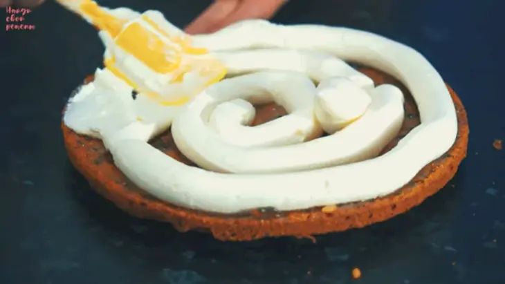 Оригинальный морковный торт с орехами и карамелью: шаг 7