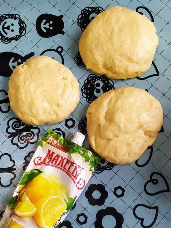 Булочки с изюмом и лимонным джемом "махеевъ", россия: шаг 5