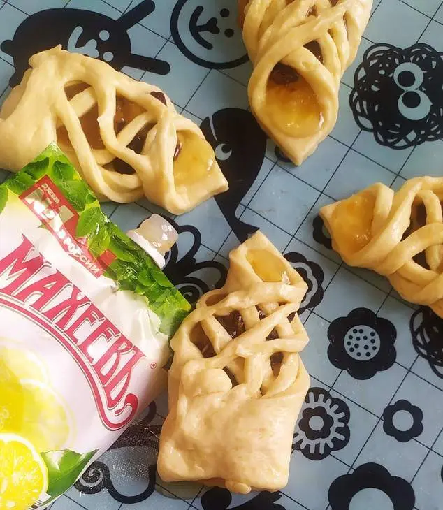 Булочки с изюмом и лимонным джемом "махеевъ", россия: шаг 9