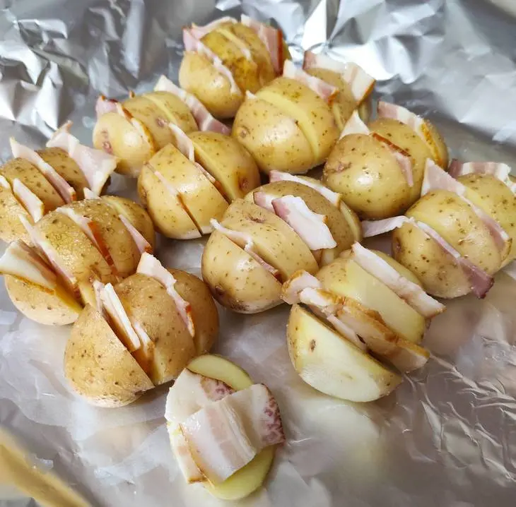 Молодой картофель с беконом и сыром: шаг 1