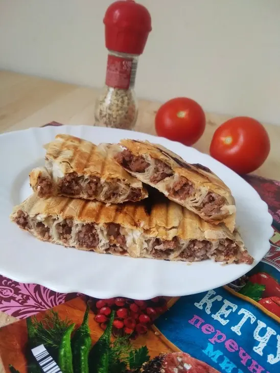 Мясной пирог с кетчупом перечный микс "махеевъ", россия: шаг 8